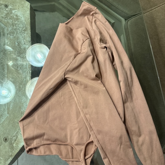 SKIMS long sleeve bodysuit - Picture 2 of 4